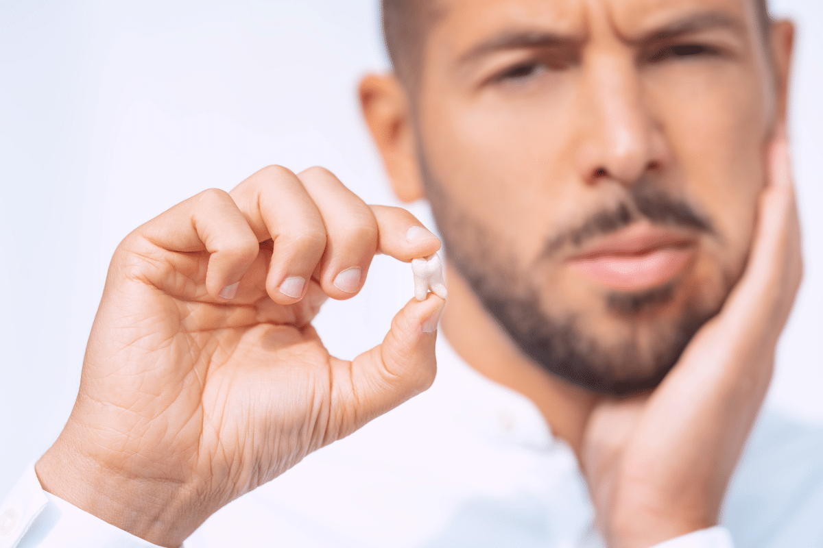 Cracked Tooth? Here’s How Emergency Dentists in Bowling Green Can Rescue Your Smile